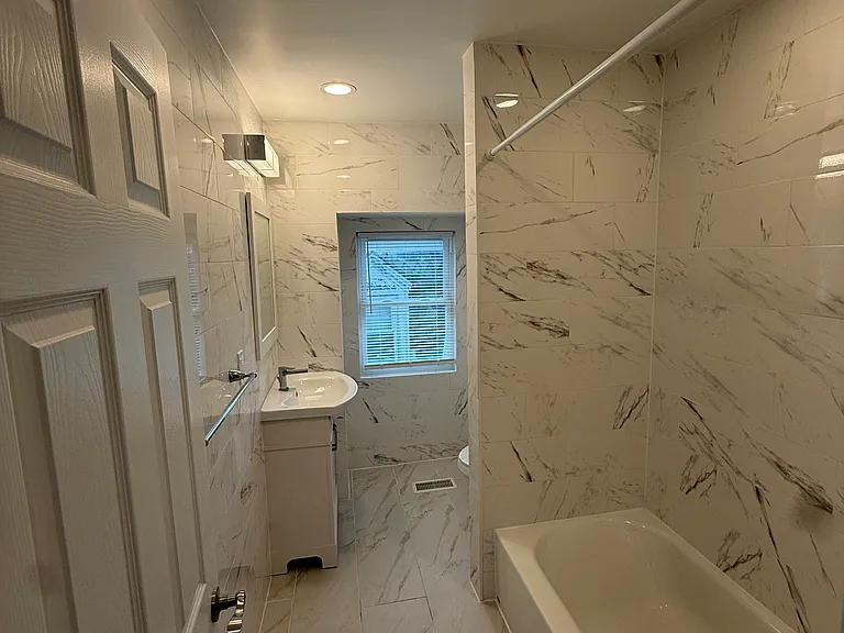 507 E Washington Ln — Photo 26