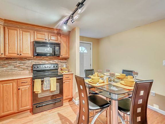 5th image of 13 Oakwood Trl S