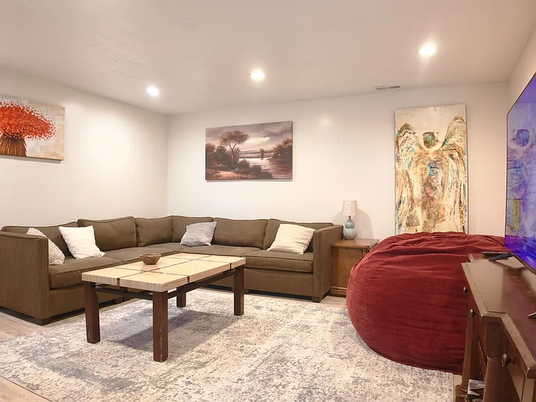 384 W Harvard Dr — Photo 22