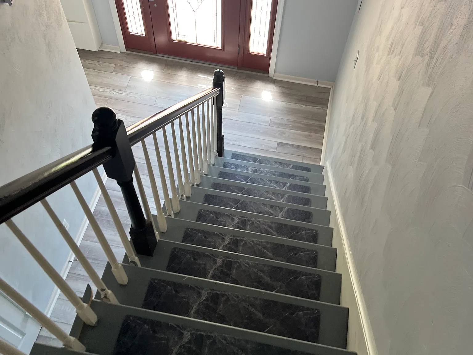 4 bed, 2.5 bath, 2468 sqft, $3,300 — Photo 2