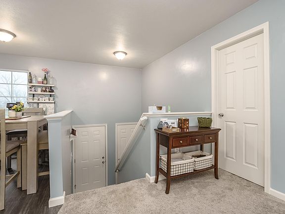 3rd image of 8020 Lausen Ln