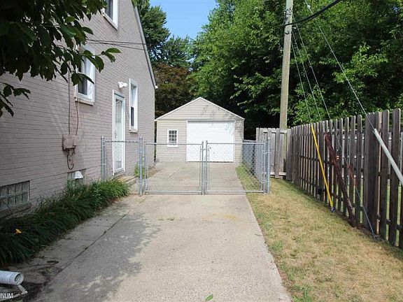 5th image of 1410 Burlington Dr