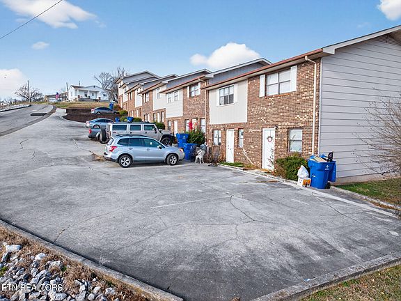 3rd image of 435 Hillside Dr