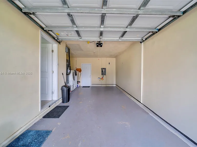 246 SE 44th St — Photo 31