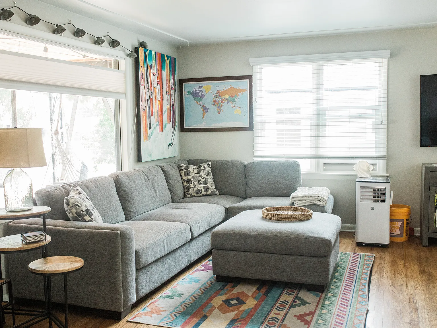 2 bed, 993 sqft, $3,400 — Photo 3