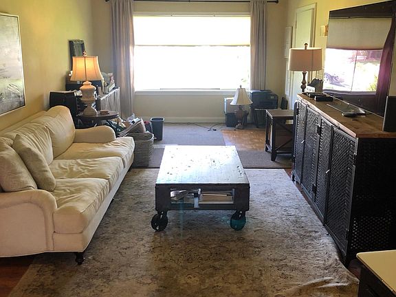 4th image of 839 E Tujunga Ave