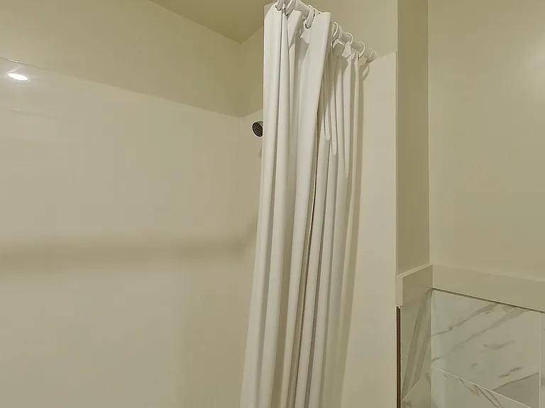 2437 Piedmont Ave — Photo 28