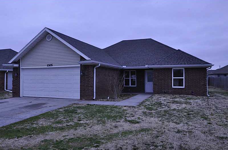 1st image of 1305 E Freedom