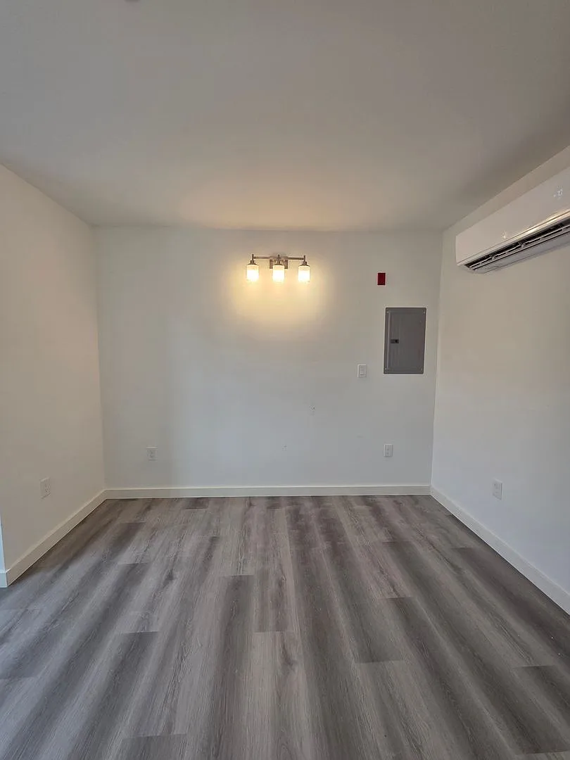 541 Washington Ave — Photo 2
