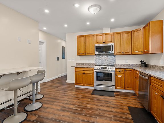 5th image of 19 Carmen St Floor 2
