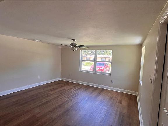 3rd image of 2824 Meadow View Ave