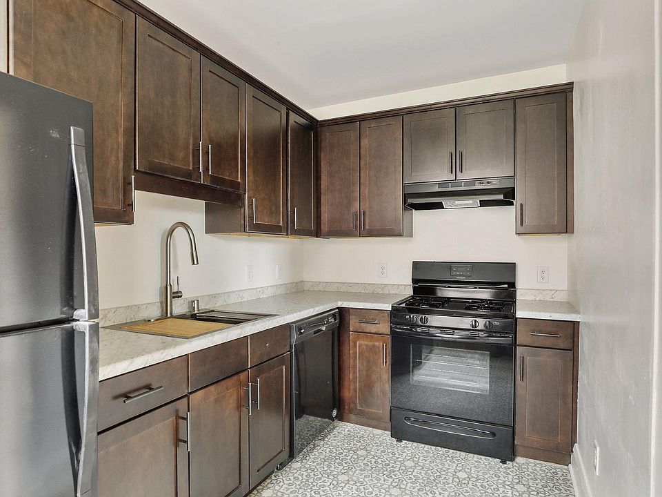 1st image of 170 Summit Ave