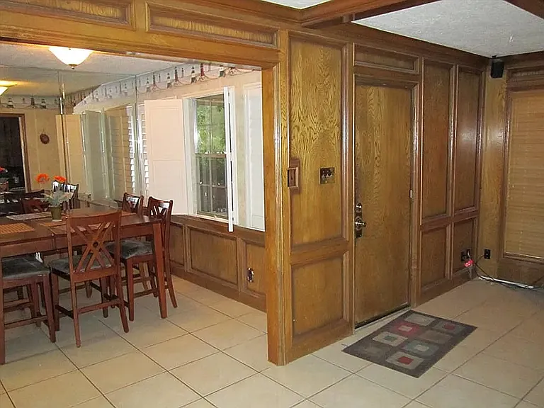 503 Lorie Ln — Photo 10
