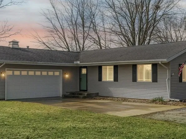 1432 Country Club Ln, Loda, IL 60948