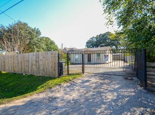5823 Grapevine St, Houston, TX 77085