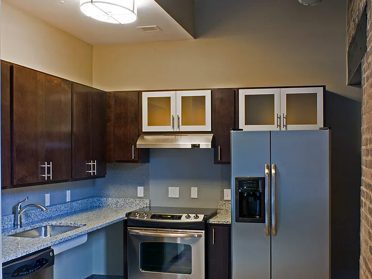 Serrano Lofts — Photo 19