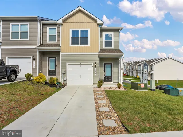 132 Hampstead Blvd, Falling Waters, WV 25419