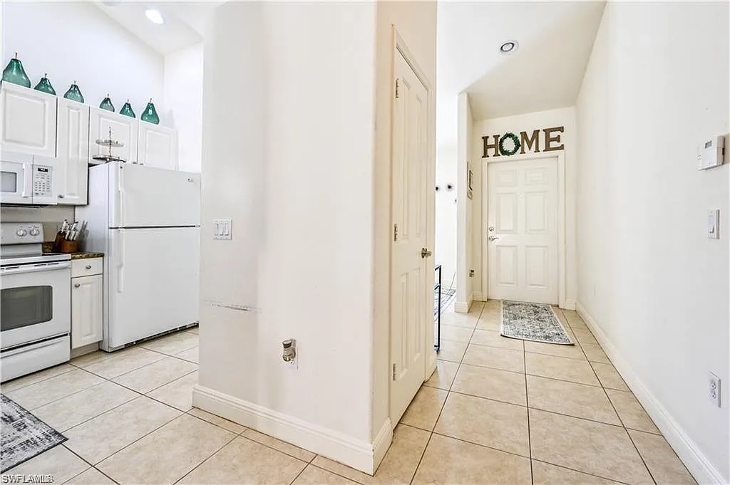 2 bed, 2.5 bath, 1407 sqft, $2,200 — Photo 3