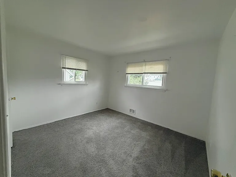 196 Meucci Ave — Photo 7