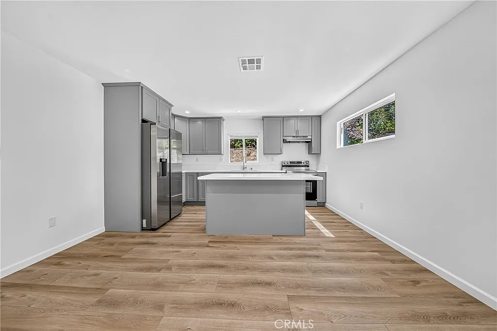 3 bed, 1000 sqft, $3,750 — Photo 4