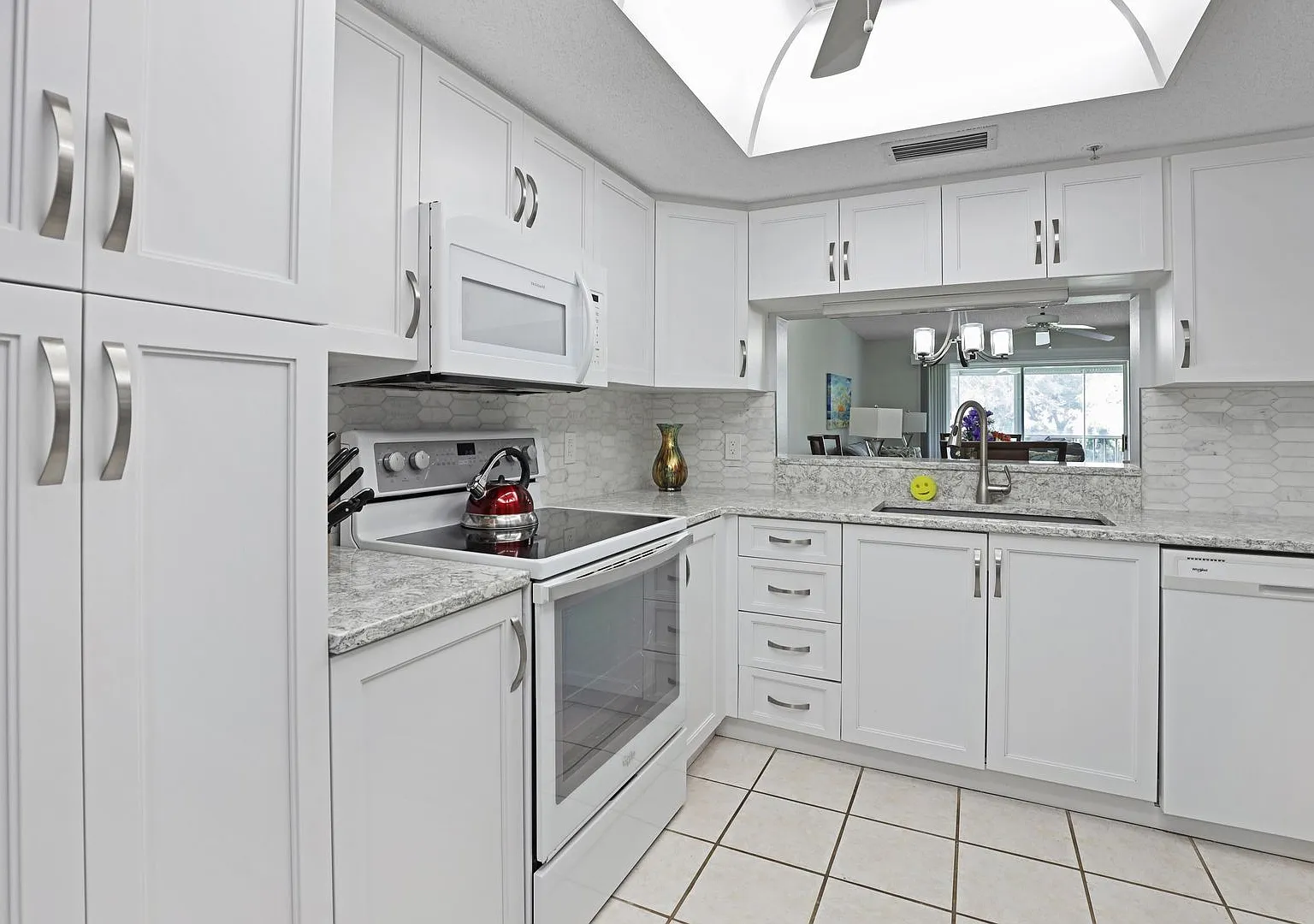 Furnished Condo w/ Tara Golf & Country Club Access! — Photo 4