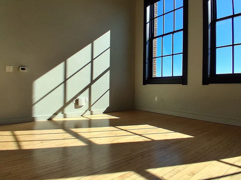 215 N Webster Ave — Photo 4