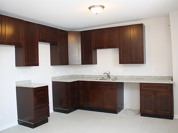 3rd image of 2548 W Thorndale Ave #2