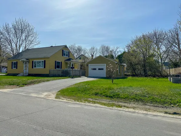1 Garden Drive, Topsham, ME 04086