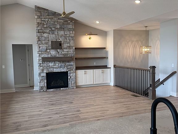 4th image of 2601 Lake Center St
