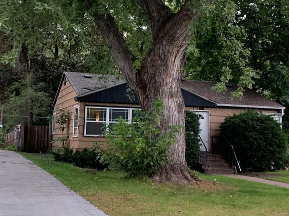 3rd image of 2079 Margaret St