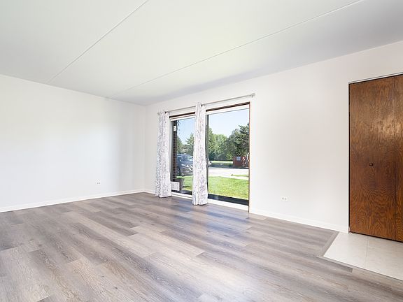3rd image of 15308 Treetop Dr APT 1B