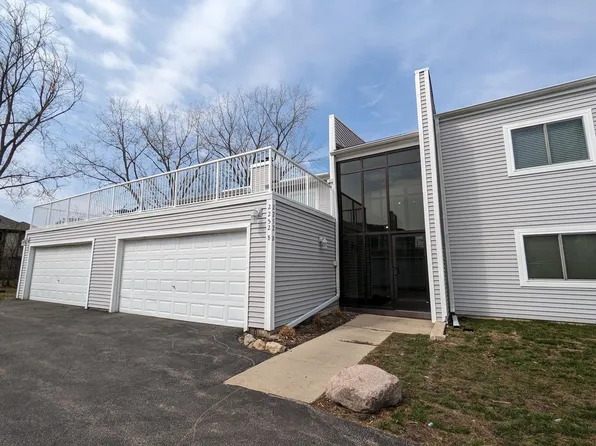 2252 N Baldwin Way, Palatine, IL 60074