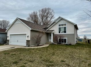 900 33rd St SW, Bondurant, IA 50035