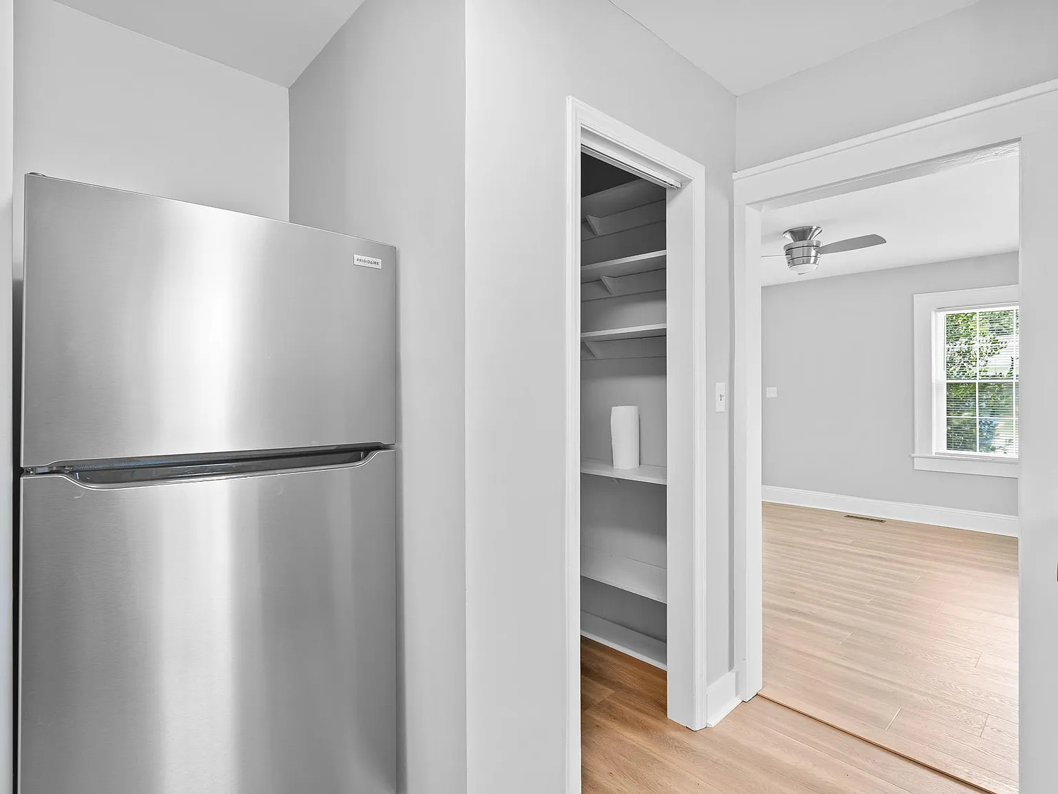 206 Woodale Dr — Photo 3