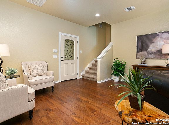 5th image of 1227 Mendelin Dr