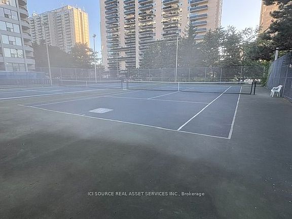4th image of 50 Quebec Ave #1102