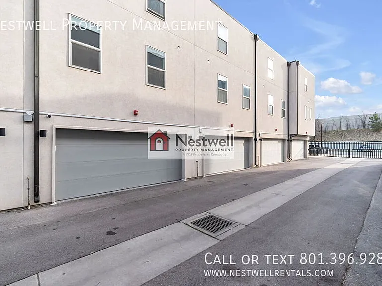 359 N 700 W #21 — Photo 15