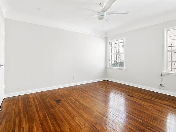 3rd image of 825 N Edinburgh Ave
