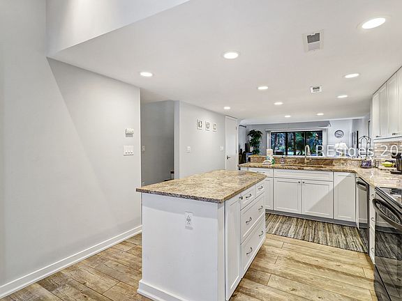 5th image of 113 Shipyard Dr APT 162