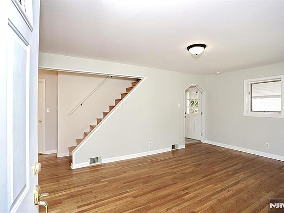 3rd image of 48 Momar Dr