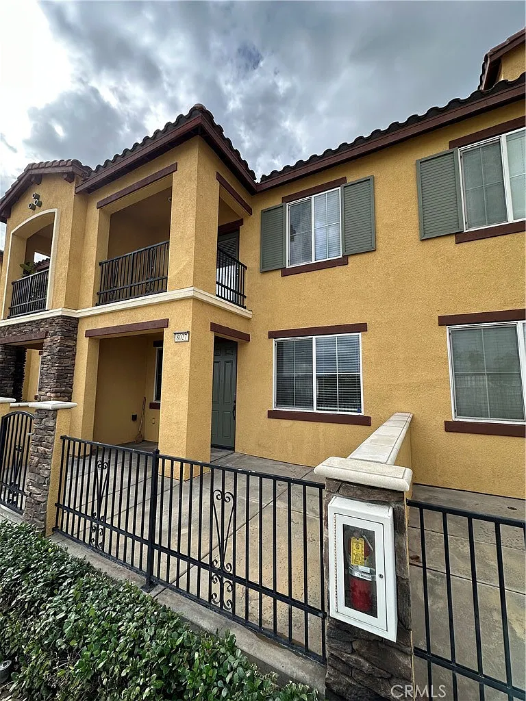 3 bed, 2.5 bath, 1413 sqft, $3,100 — Photo 1
