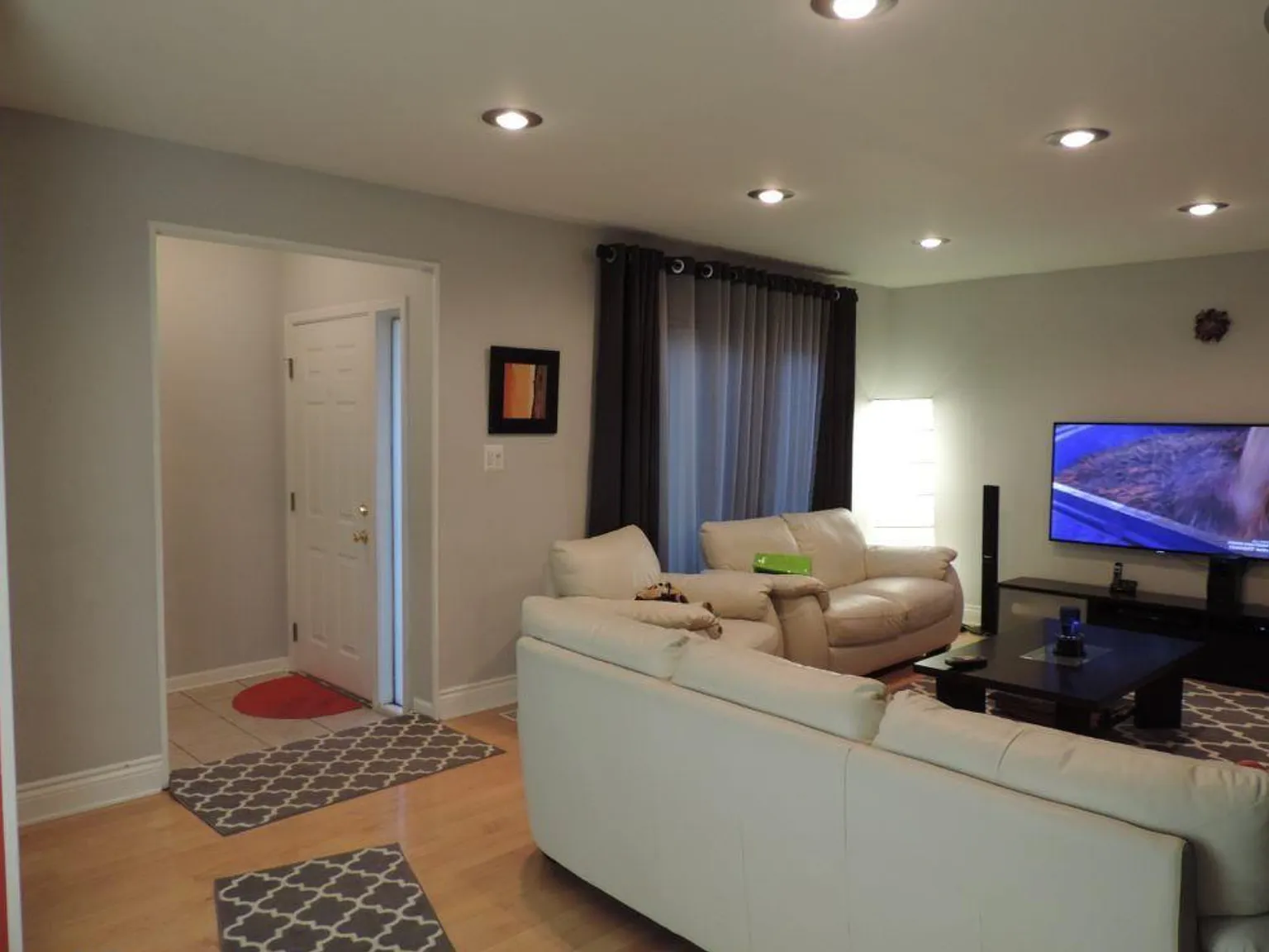 3 bed, 2.5 bath, 1300 sqft, $1,600 — Photo 3