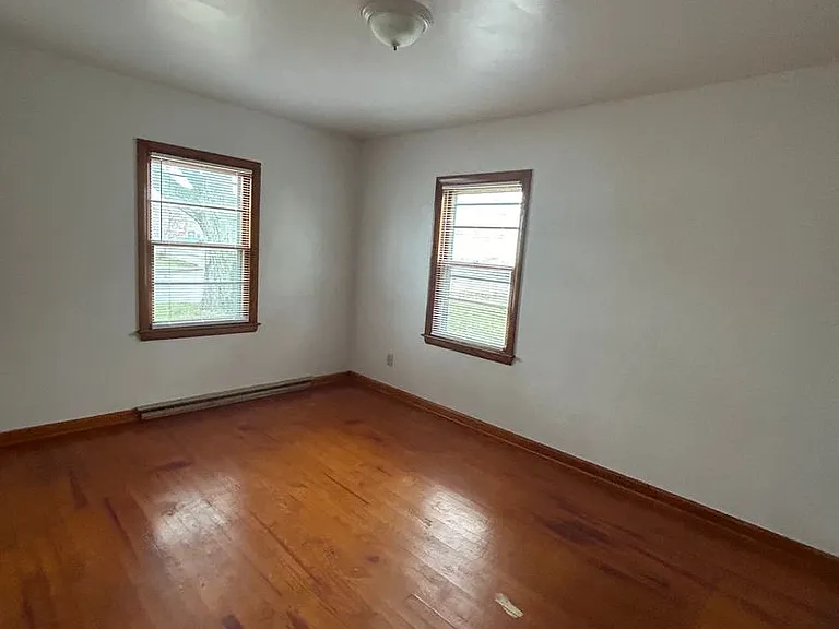 926 E Main St — Photo 8
