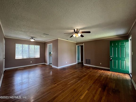 4th image of 827 MORAVON Avenue
