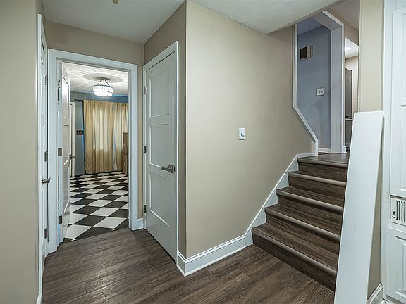 5th image of 242 W Grandview Blvd