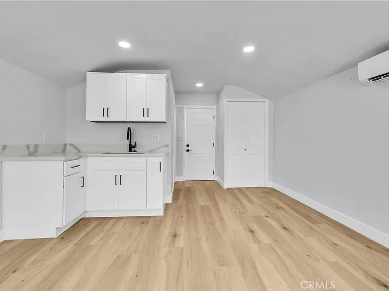 114 N Cornell Ave — Photo 5