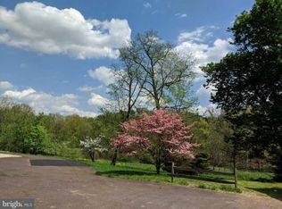 17 Carillon Hill Rd, Sellersville, PA 18960