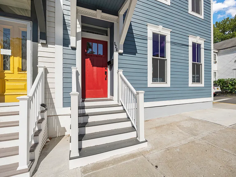 526 State St — Photo 4