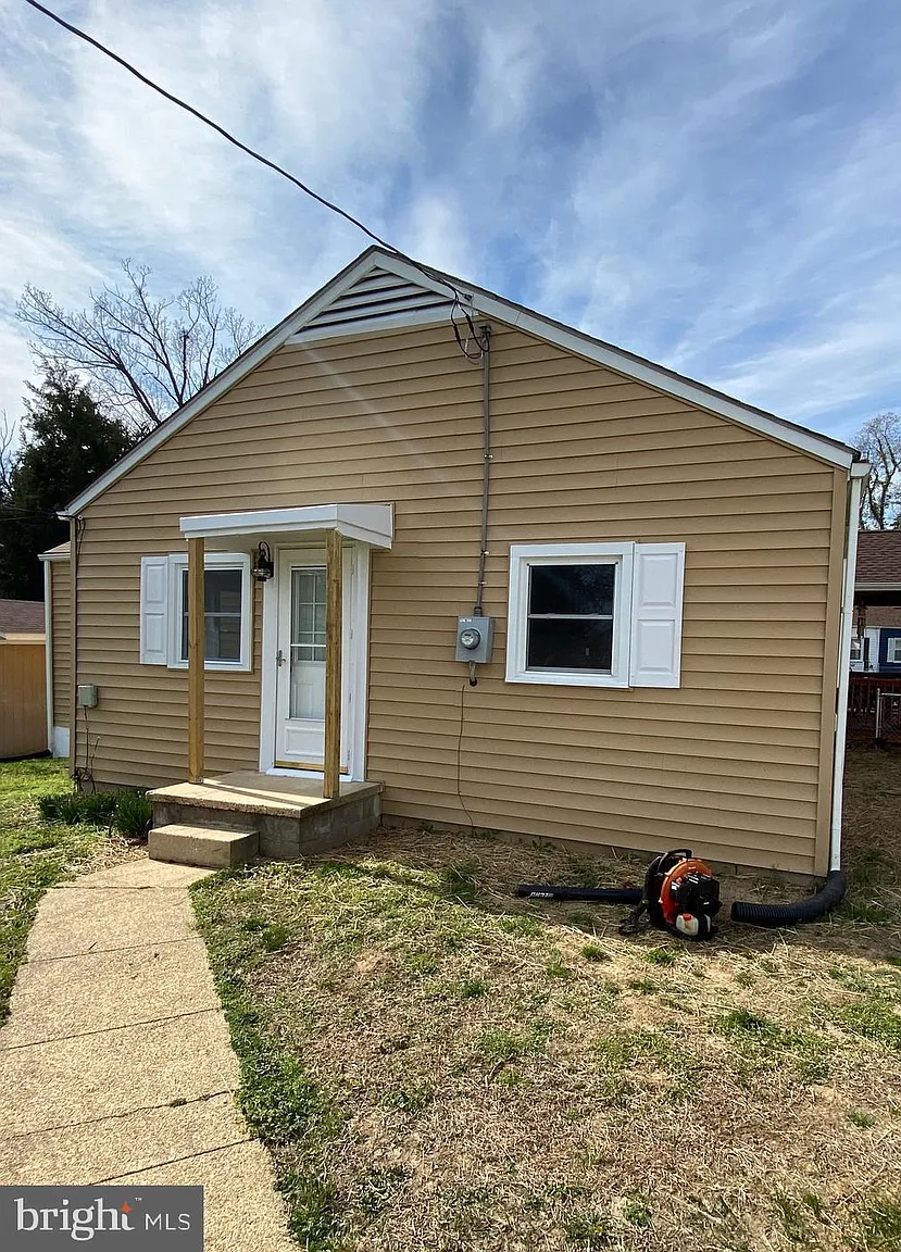 14 Irving Pl photo 1
