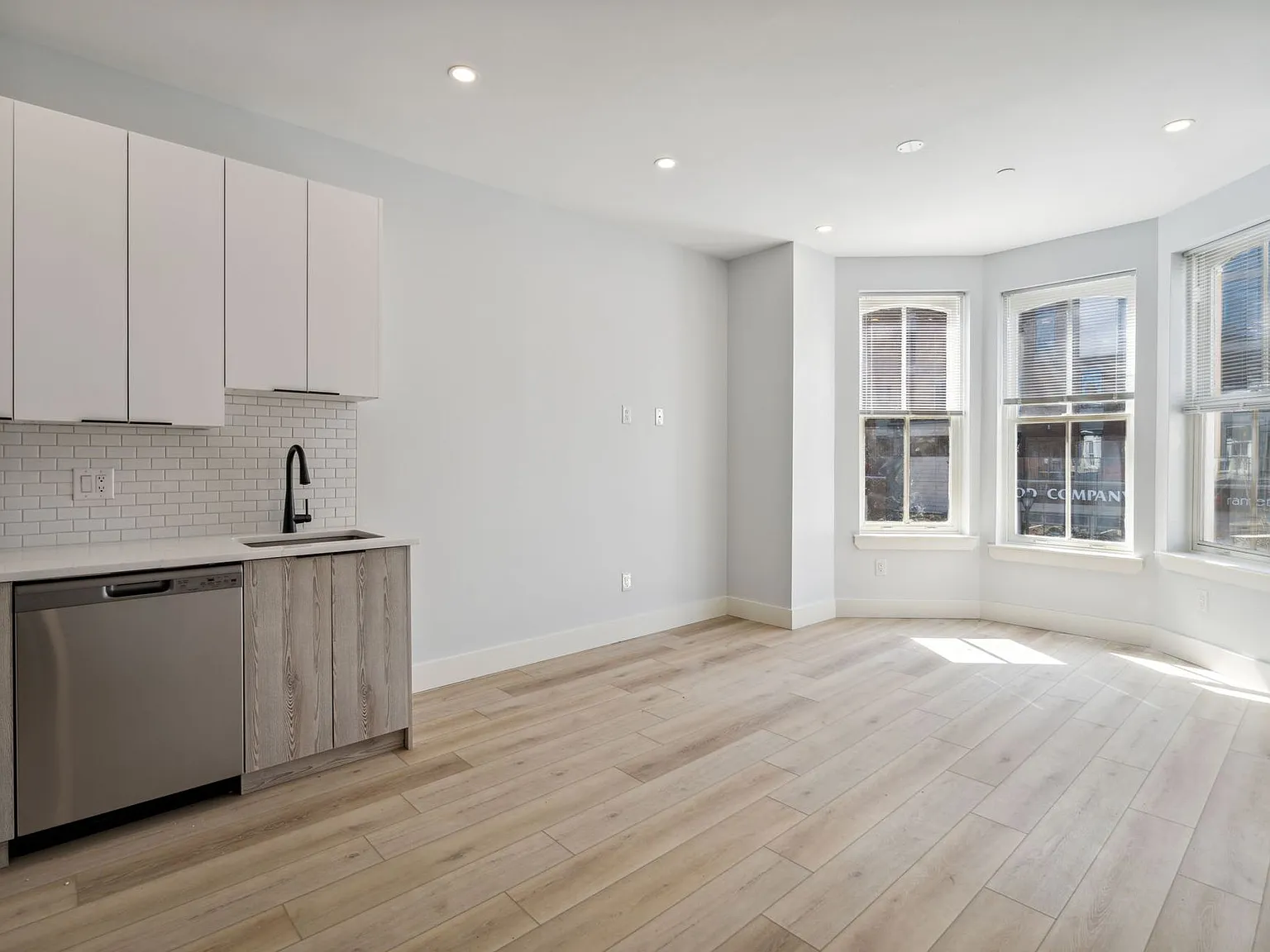 Serpentine Apartments: Newly Renovated in the Heart of Drexel — Photo 2